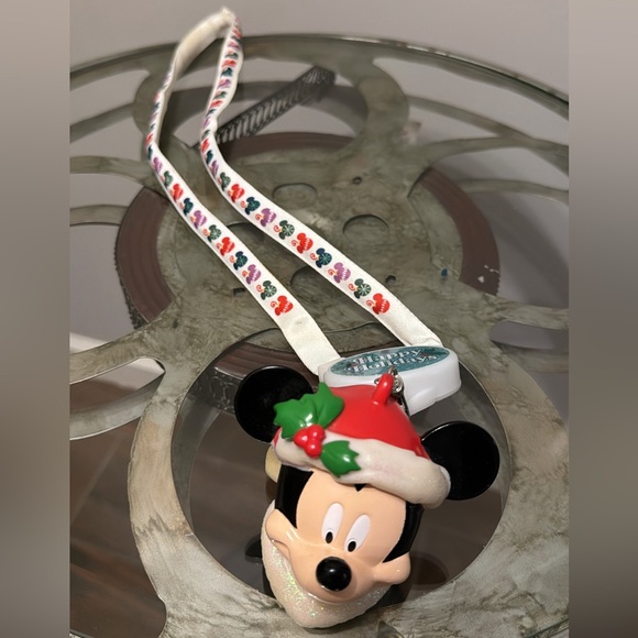 Disney Holiday Lanyard - Christmas Light-Up Santa Mickey - Picture 3 of 6